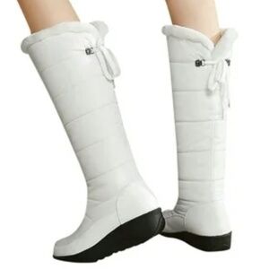 Women’s White Waterproof Winter Snow Boots | Size 10